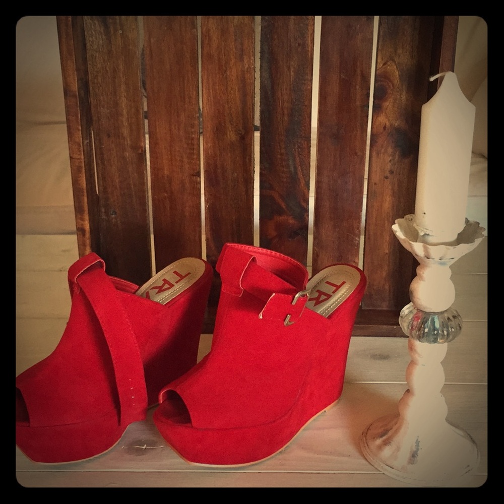 Traffic red faux suede wedge size 7